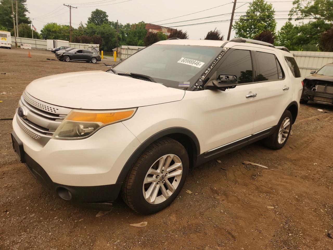 2011 Ford Explorer Xlt White vin: 1FMHK8D85BGA16762