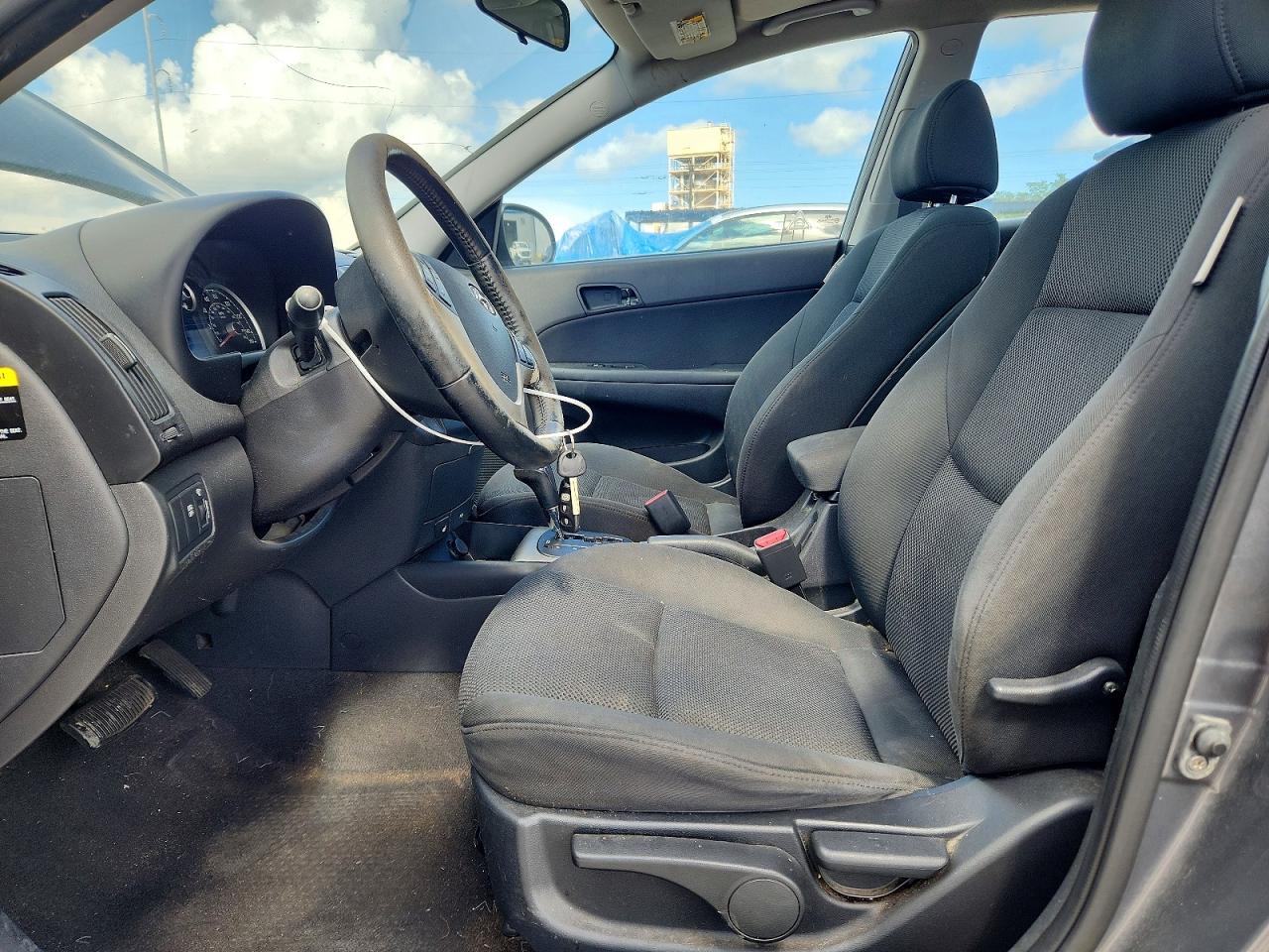 2009 Hyundai Elantra Touring Gray vin: KMHDC86E49U041906