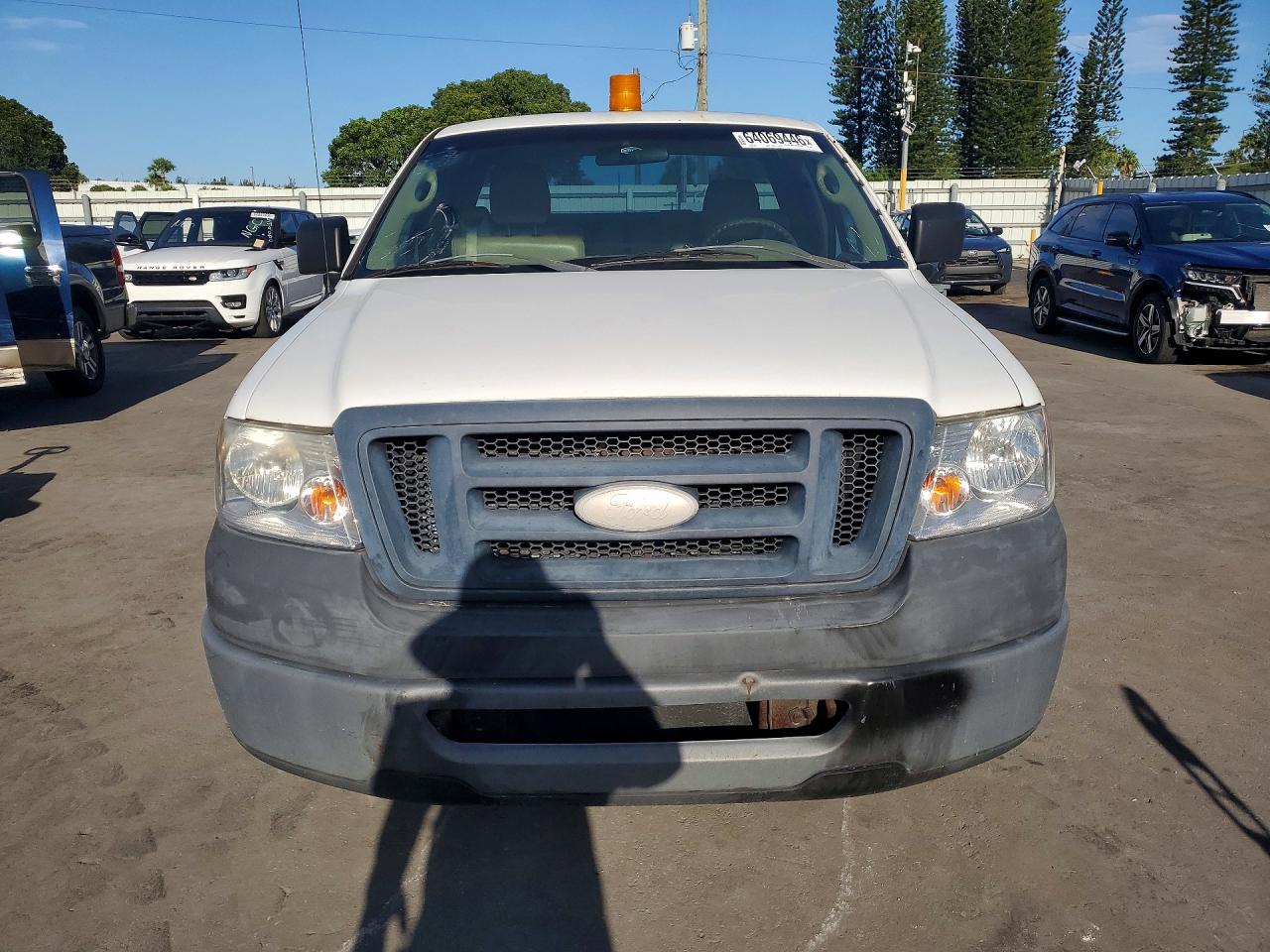2008 Ford F150 White vin: 1FTRF12268KC11147