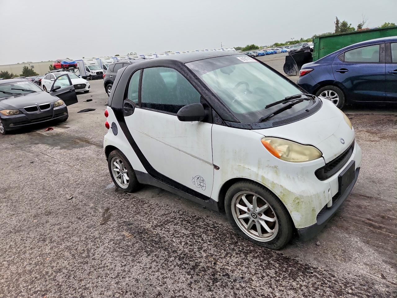 2009 Smart Fortwo Pure White vin: WMEEJ31X39K210210