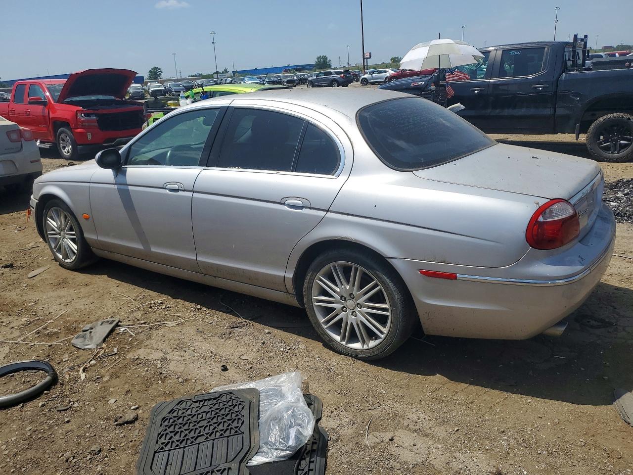 2005 Jaguar S-type Silver vin: SAJWA01T85FN18878