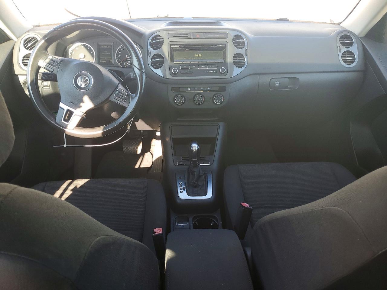 2013 Volkswagen Tiguan S White vin: WVGAV3AXXDW566460