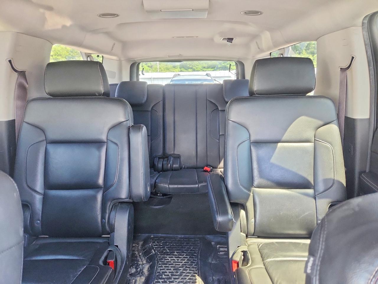 2015 Chevrolet Suburban K1500 Lt White vin: 1GNSKJKC1FR300402