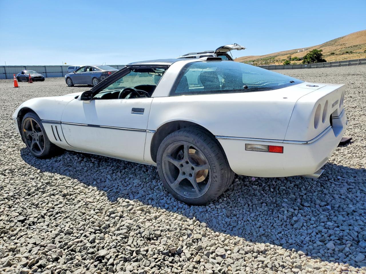 1990 Chevrolet Corvette White vin: 1G1YY2382L5106295