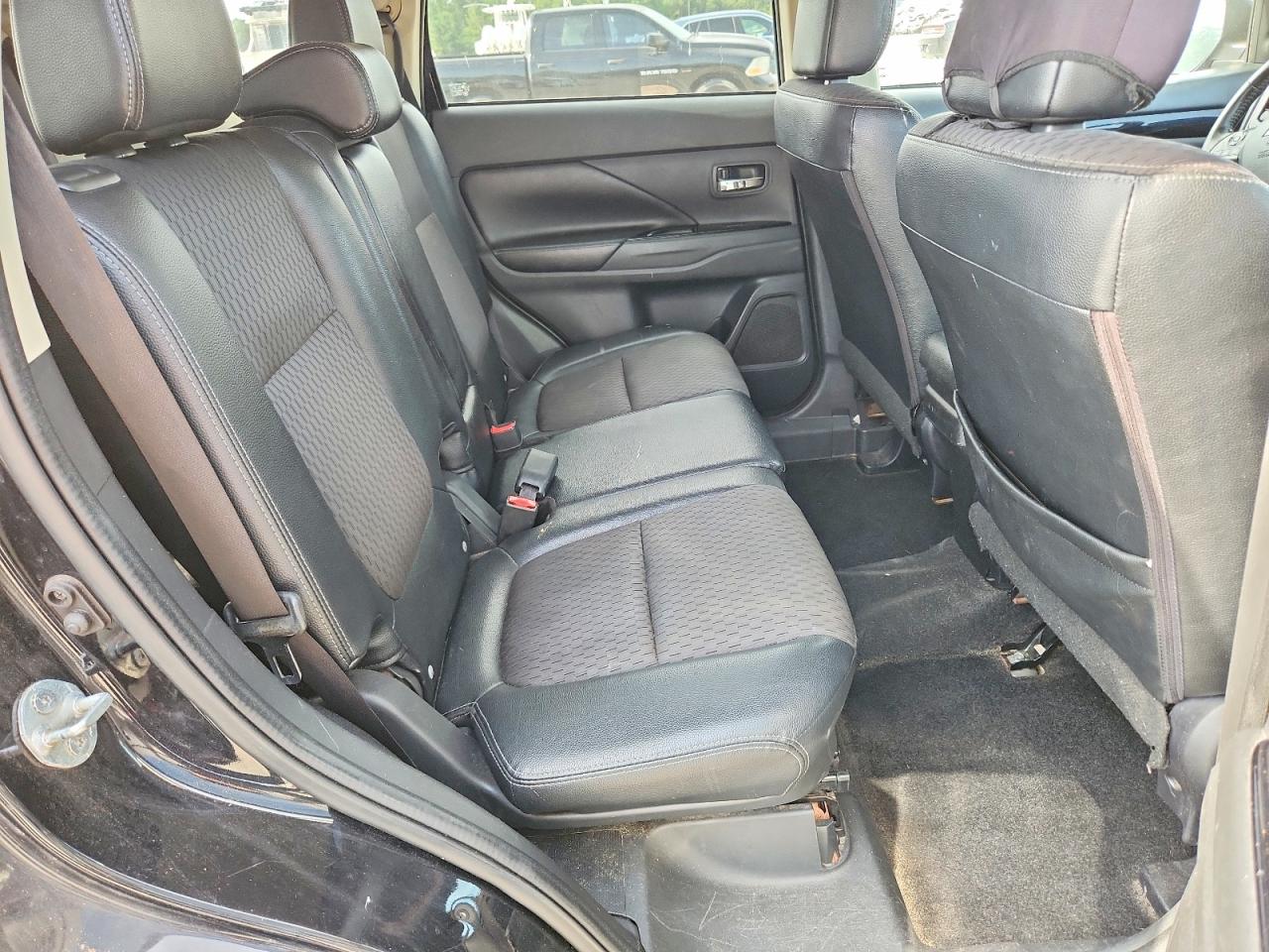 2015 Mitsubishi Outlander Se Black vin: JA4AZ3A33FZ012548
