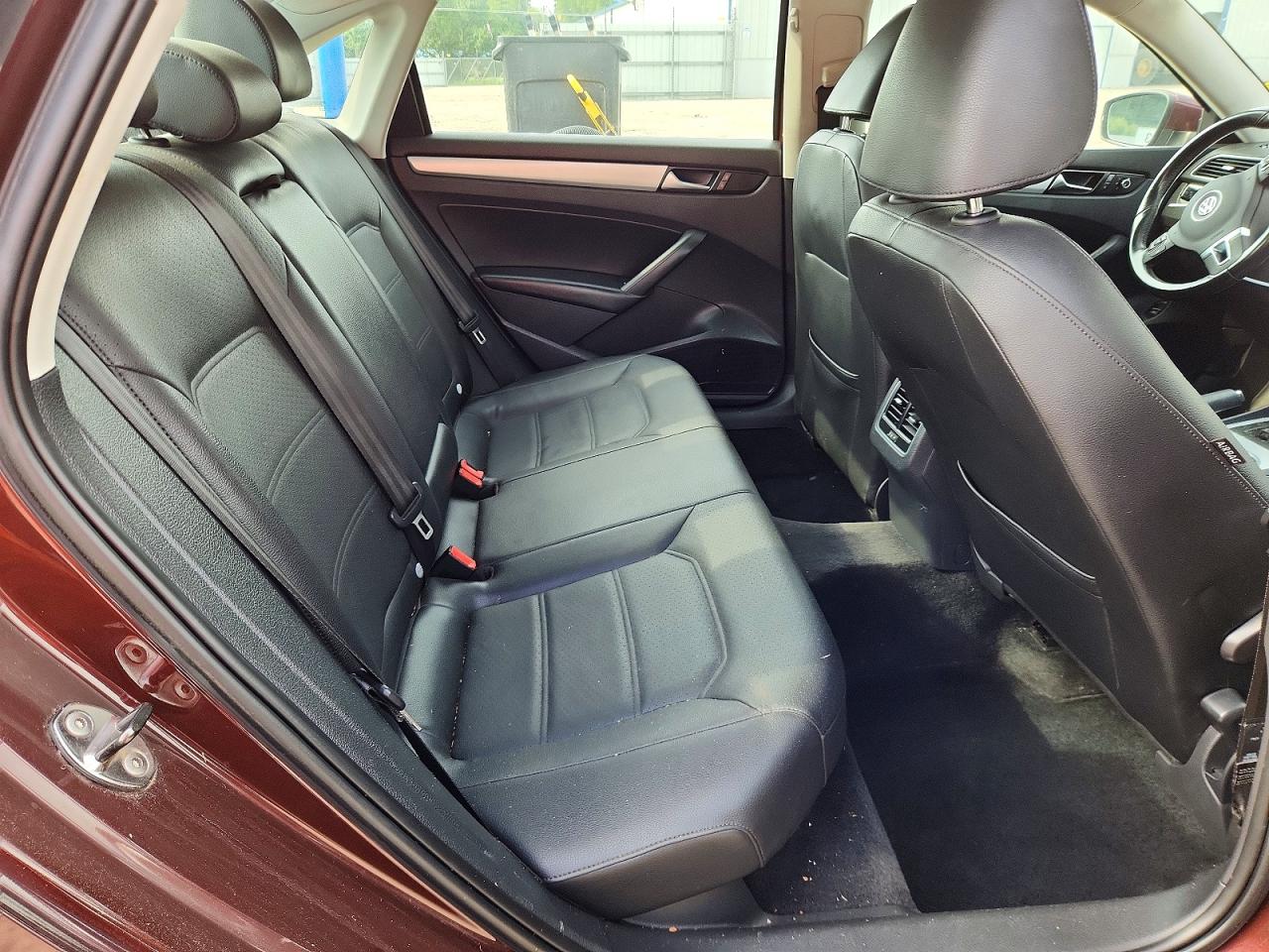 2013 Volkswagen Passat Se Maroon vin: 1VWBP7A30DC018988