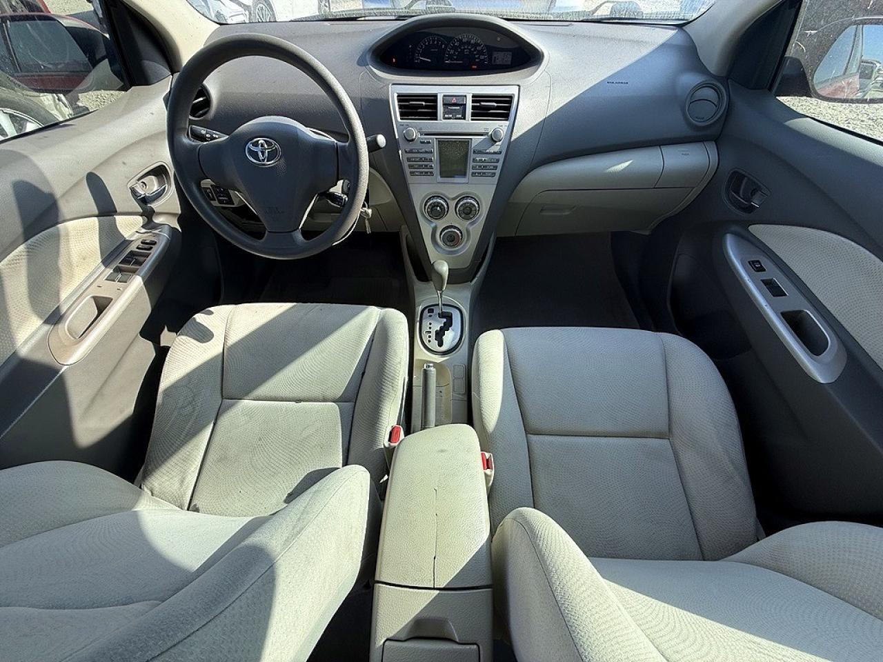 2009 Toyota Yaris Base Red vin: JTDBT903694046372
