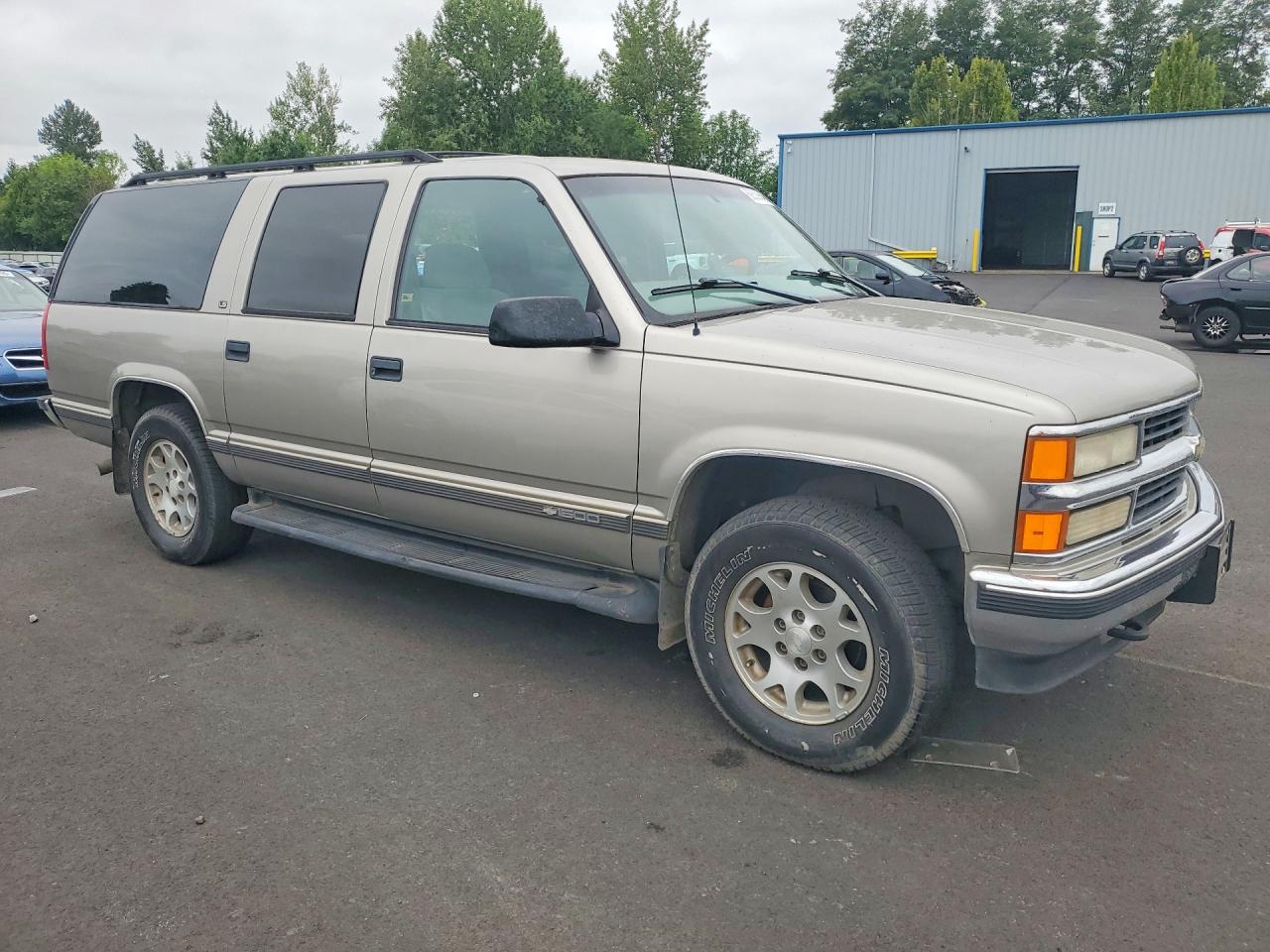 1999 Chevrolet Suburban K1500 Silver vin: 3GNFK16R0XG113041