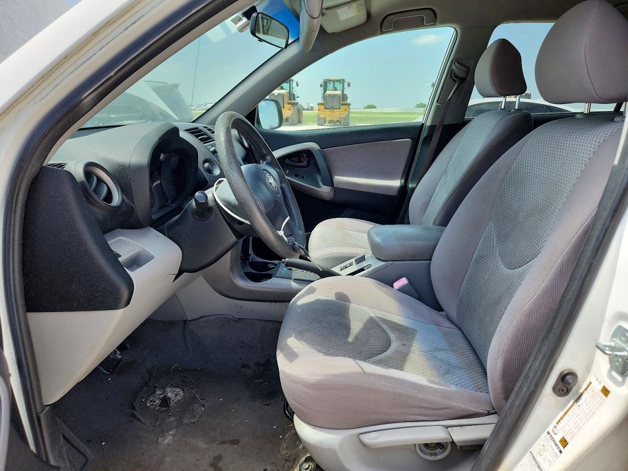 2008 Toyota Rav4 Base White vin: JTMBK33V985043746