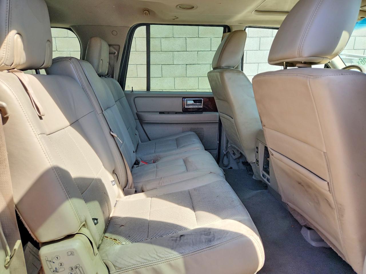 2011 Lincoln Navigator L White vin: 5LMJJ3H59BEJ04598