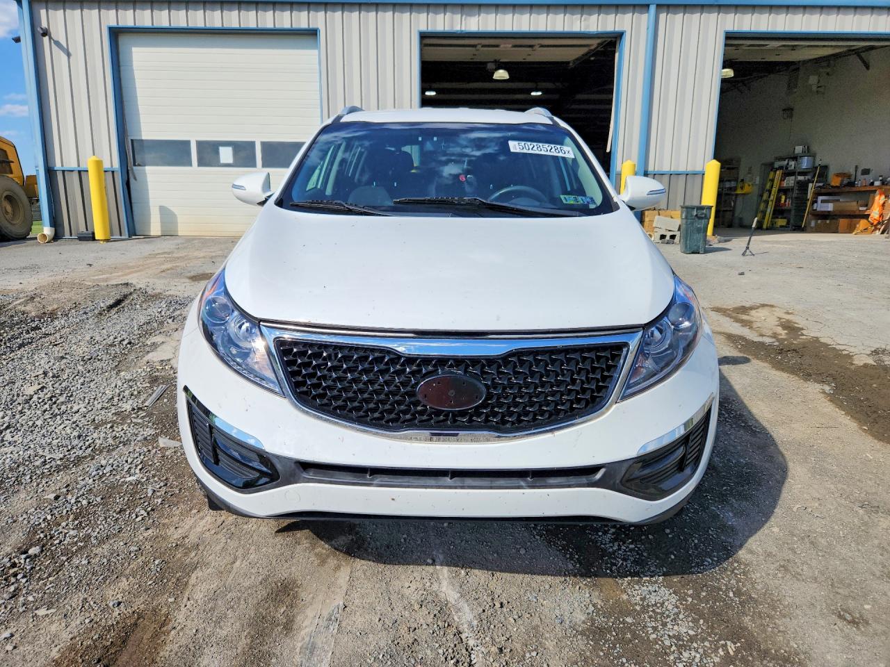 2015 Kia Sportage Lx White vin: KNDPBCAC8F7732623