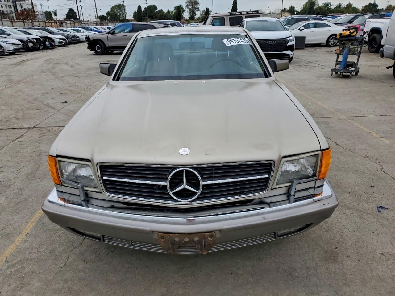 1986 Mercedes-benz 560 Sec Бежевый vin: WDBCA45D5GA245991