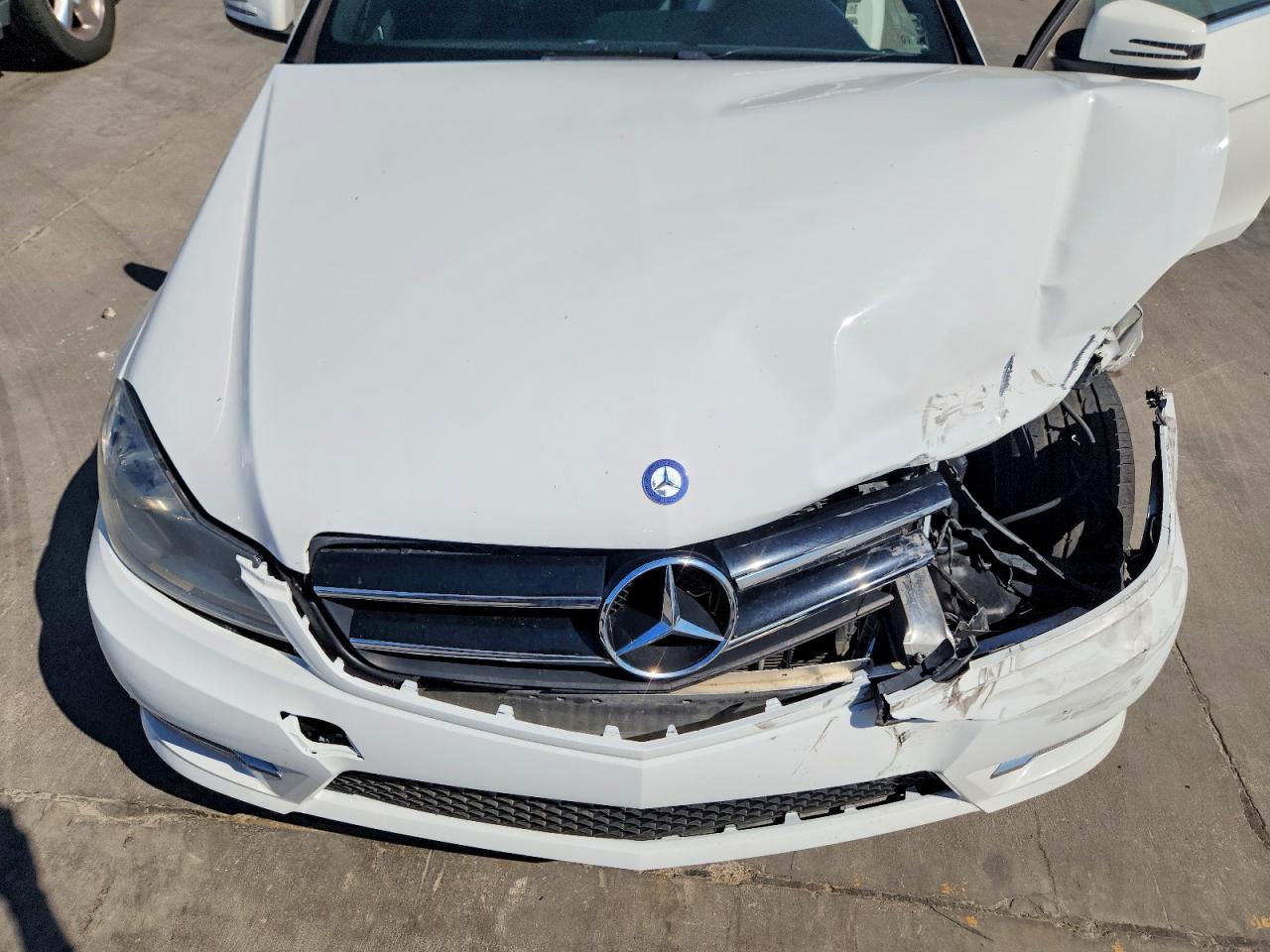 2014 Mercedes-benz C 250 White vin: WDDGJ4HB2EG295406