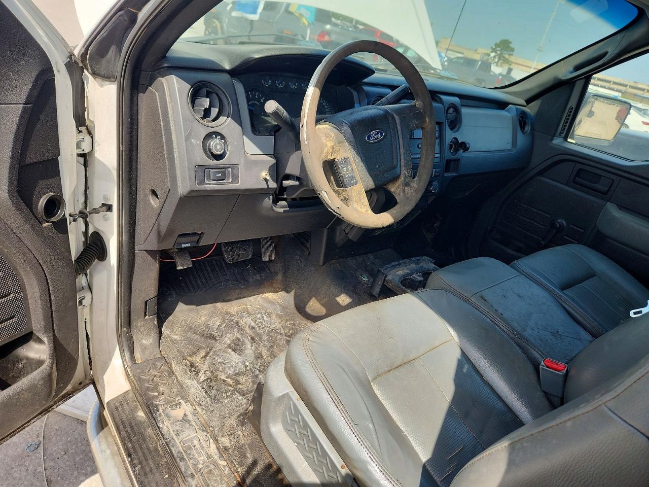 2013 Ford F150 White vin: 1FTMF1CM0DKE06147