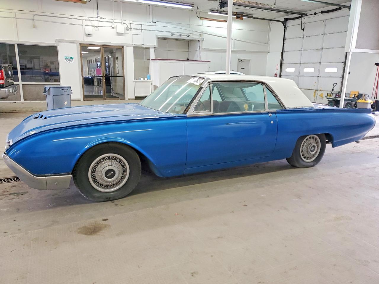 1961 Ford Thunderbir Blue vin: 1Y71Z169544