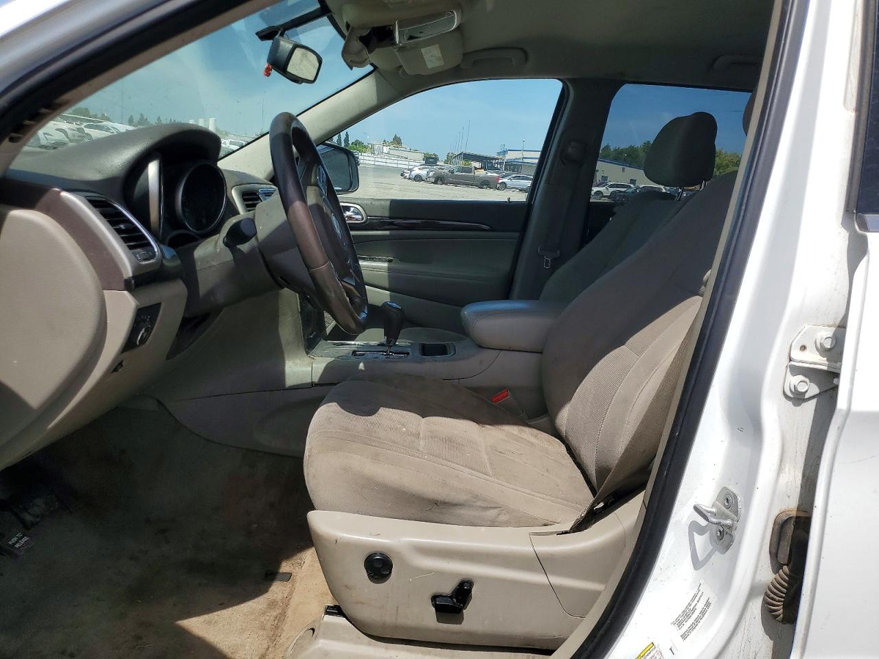 2013 Jeep Grand Cherokee Laredo White vin: 1C4RJFAG2DC646230
