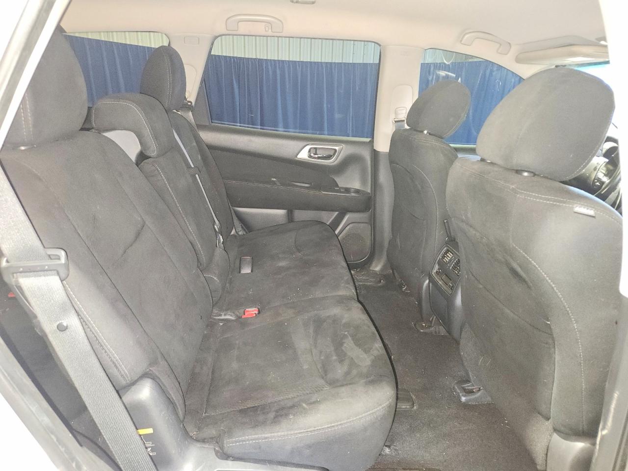 2015 Nissan Pathfinder Sv Silver vin: 5N1AR2MM3FC624414