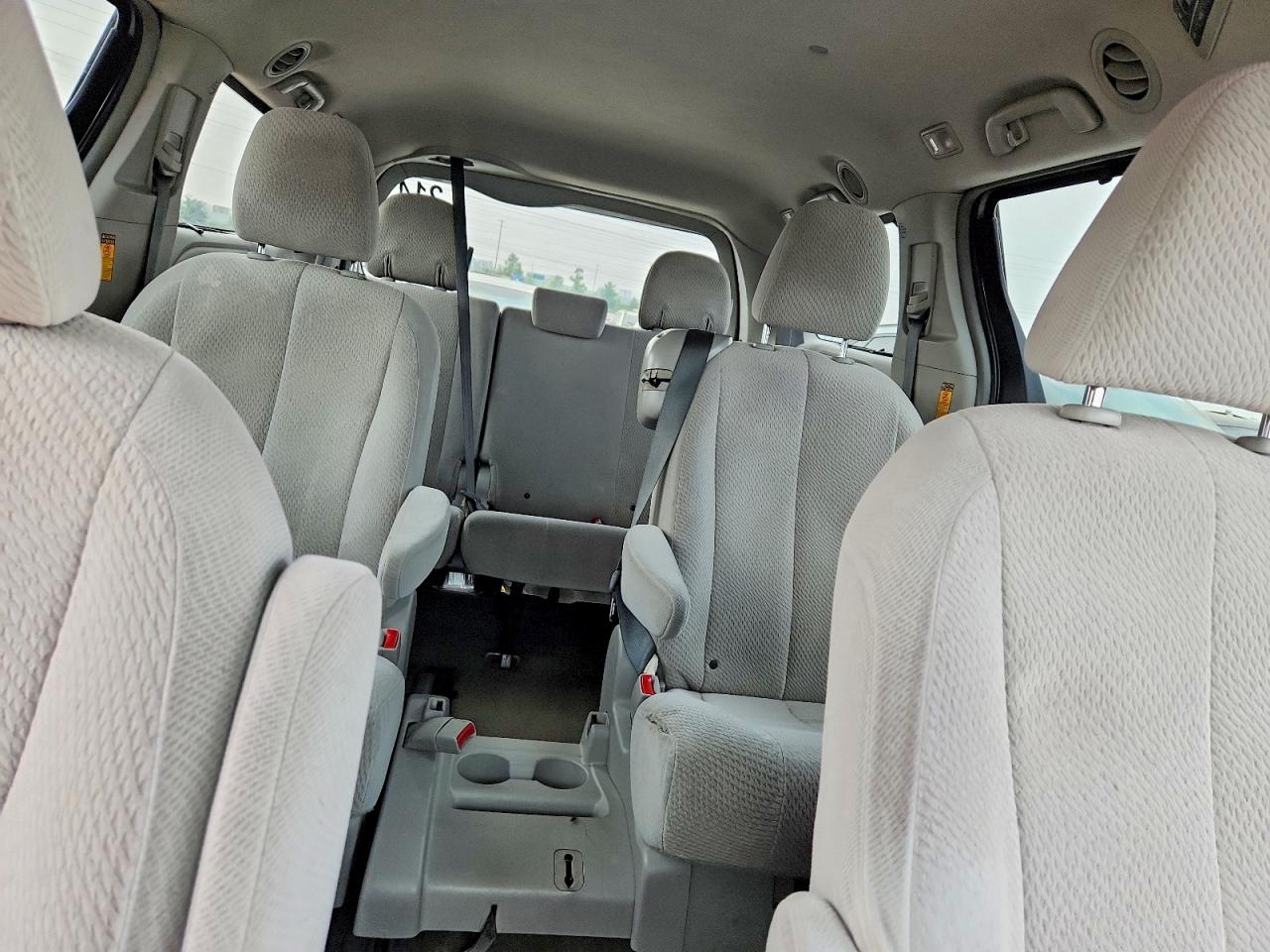 2014 Toyota Sienna Le Silver vin: 5TDKK3DCXES425089