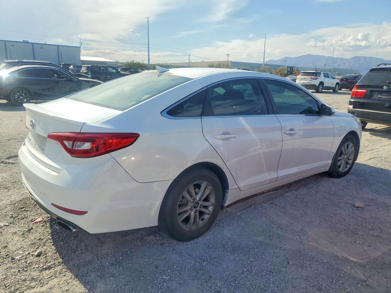 2015 Hyundai Sonata Se Белый vin: 5NPE24AF7FH148135