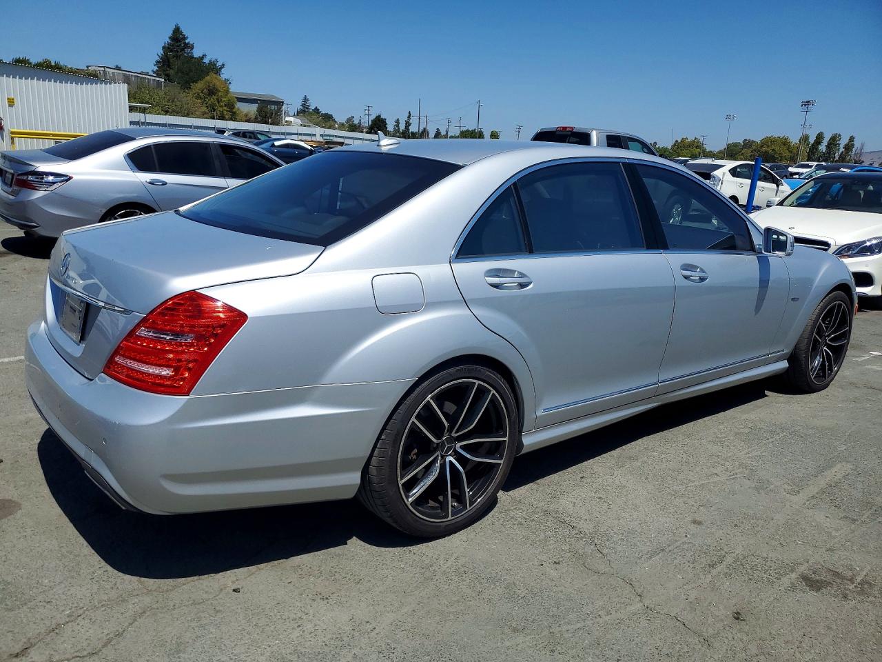 2012 Mercedes-benz S 550 Silver vin: WDDNG7DBXCA437174