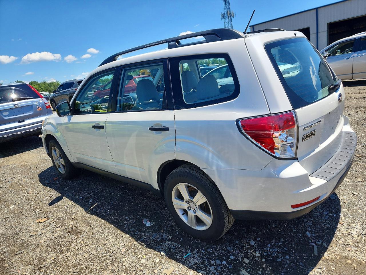 2012 Subaru Forester 2.5x White vin: JF2SHABC0CH439687