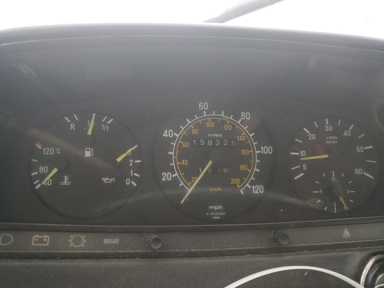 1984 Mercedes-benz 300 Cdt Золотой vin: WDBAB53A1EA138940