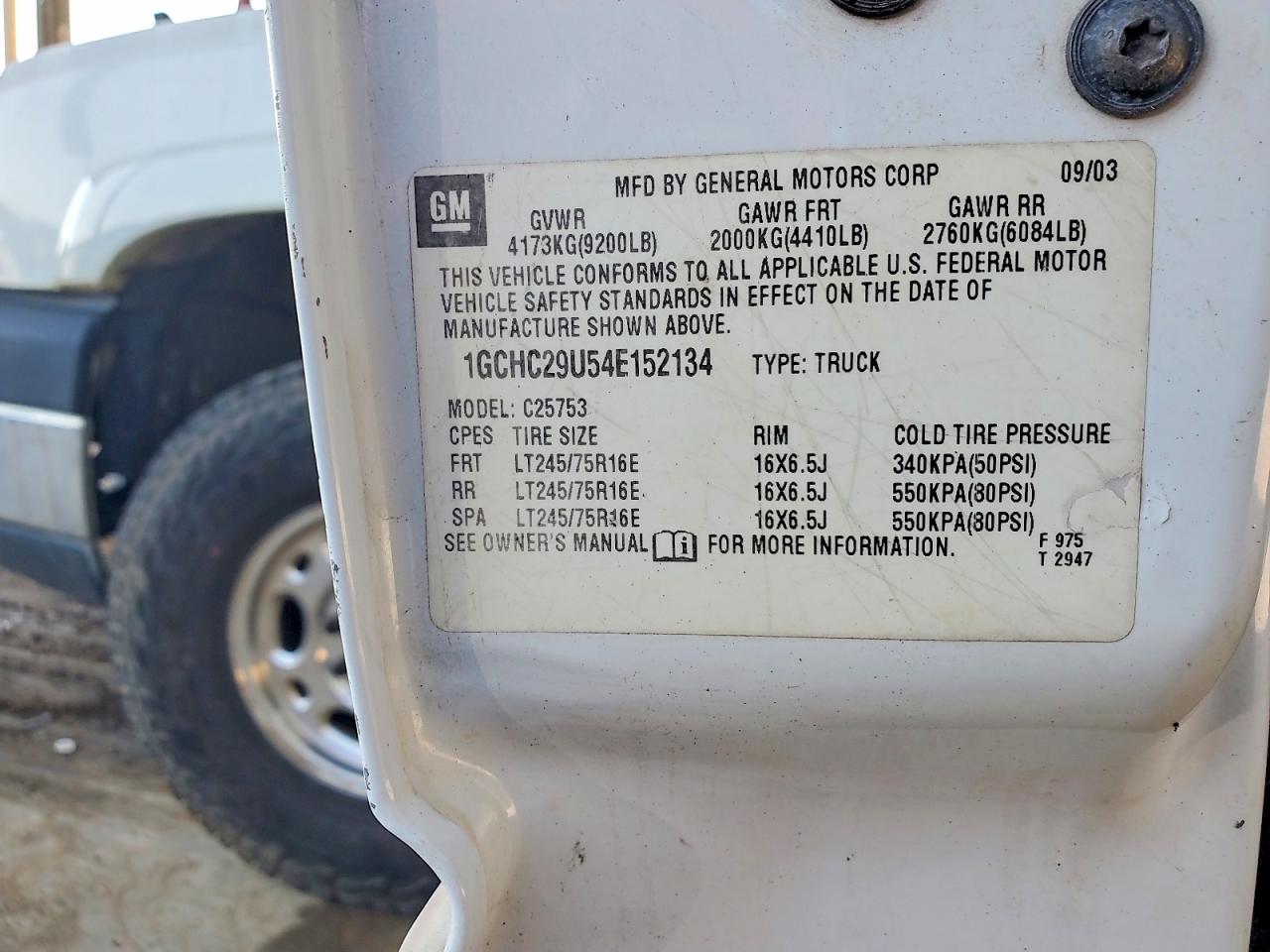 2004 Chevrolet Silverado C2500 Heavy Duty White vin: 1GCHC29U54E152134