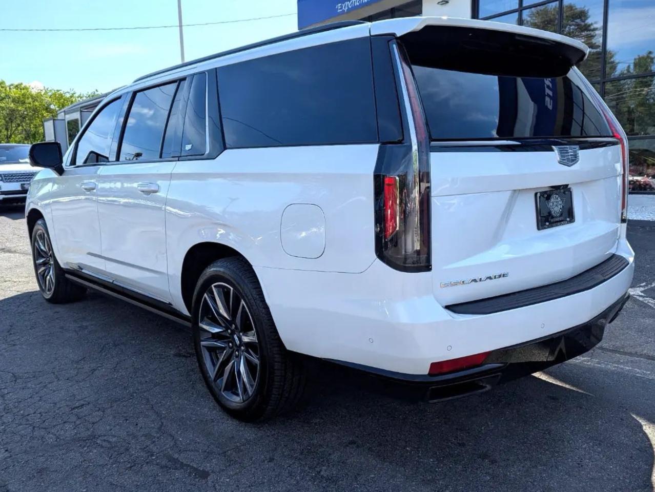 2022 Cadillac Escalade Esv Sport Platinum White vin: 1GYS4RKL0NR276XXX