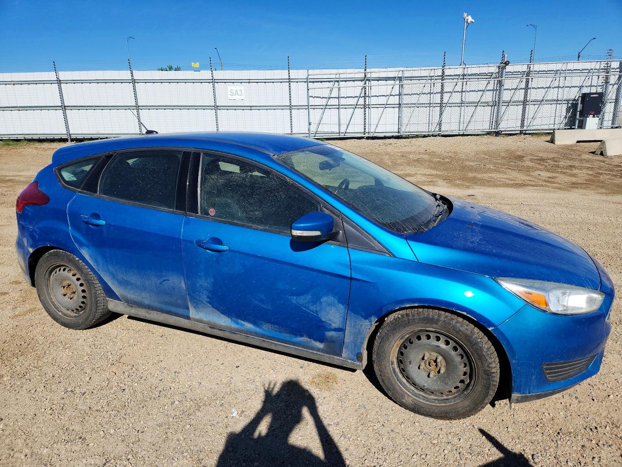 2017 Ford Focus Se Blue vin: 1FADP3K2XHL220467