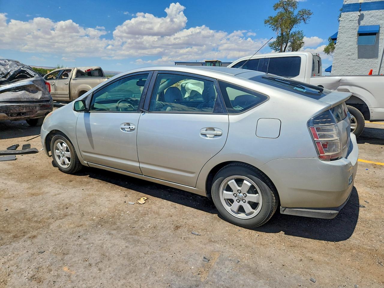 2004 Toyota Prius Base Silver vin: JTDKB20U840084205