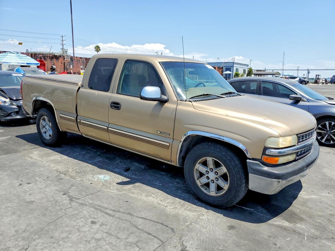 2000 Chevrolet Silverado C1500 Gold vin: 2GCEC19TXY1161584
