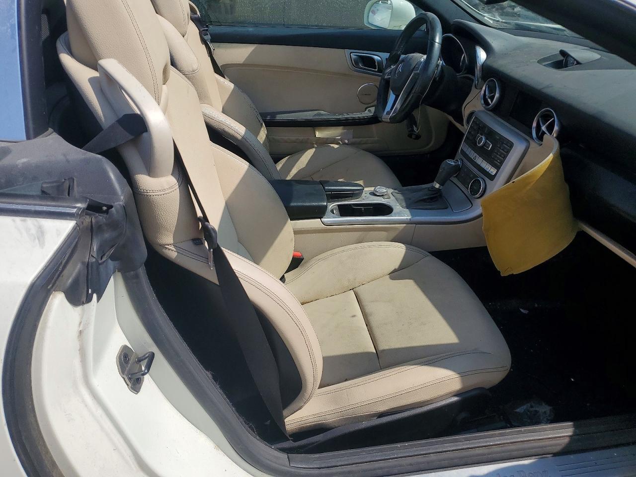 2013 Mercedes-benz Slk 250 White vin: WDDPK4HA5DF058238