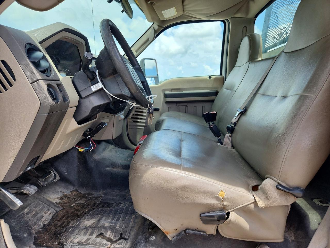 2008 Ford F350 Super Duty White vin: 1FDWF36R18EC52608