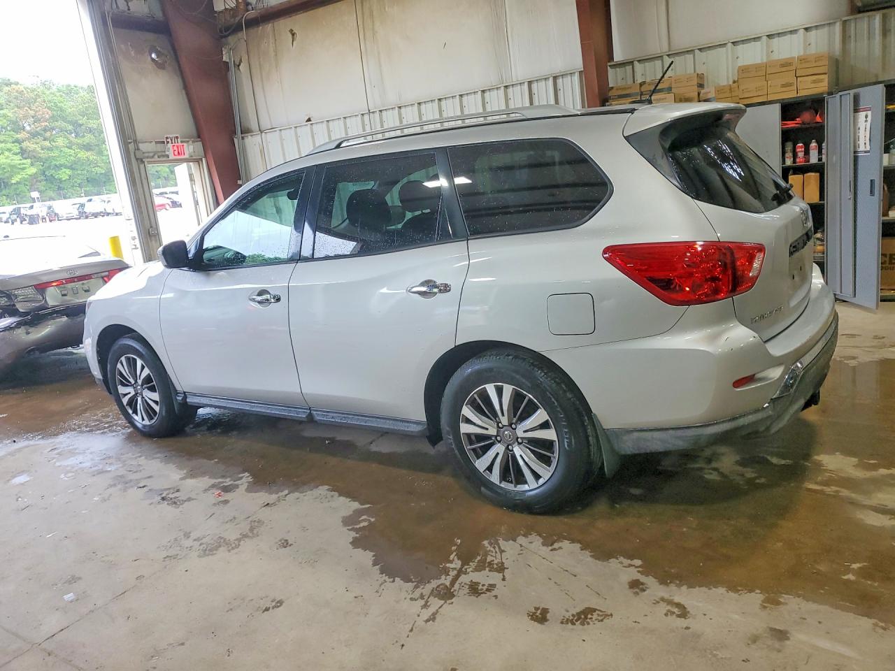 2017 Nissan Pathfinder S Silver vin: 5N1DR2MNXHC606162