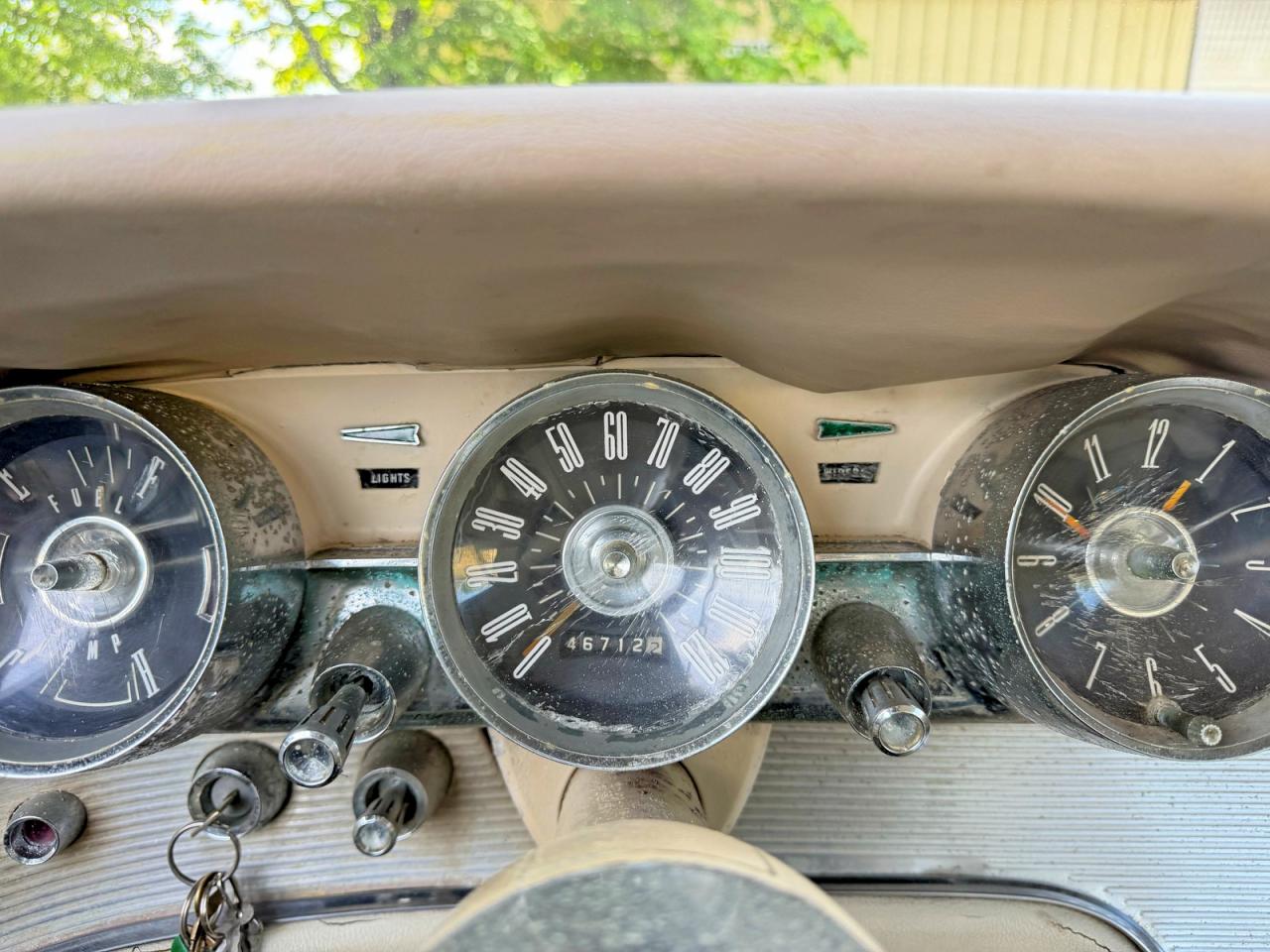 1961 Ford T-bird Two Tone vin: 1Y71Z139615