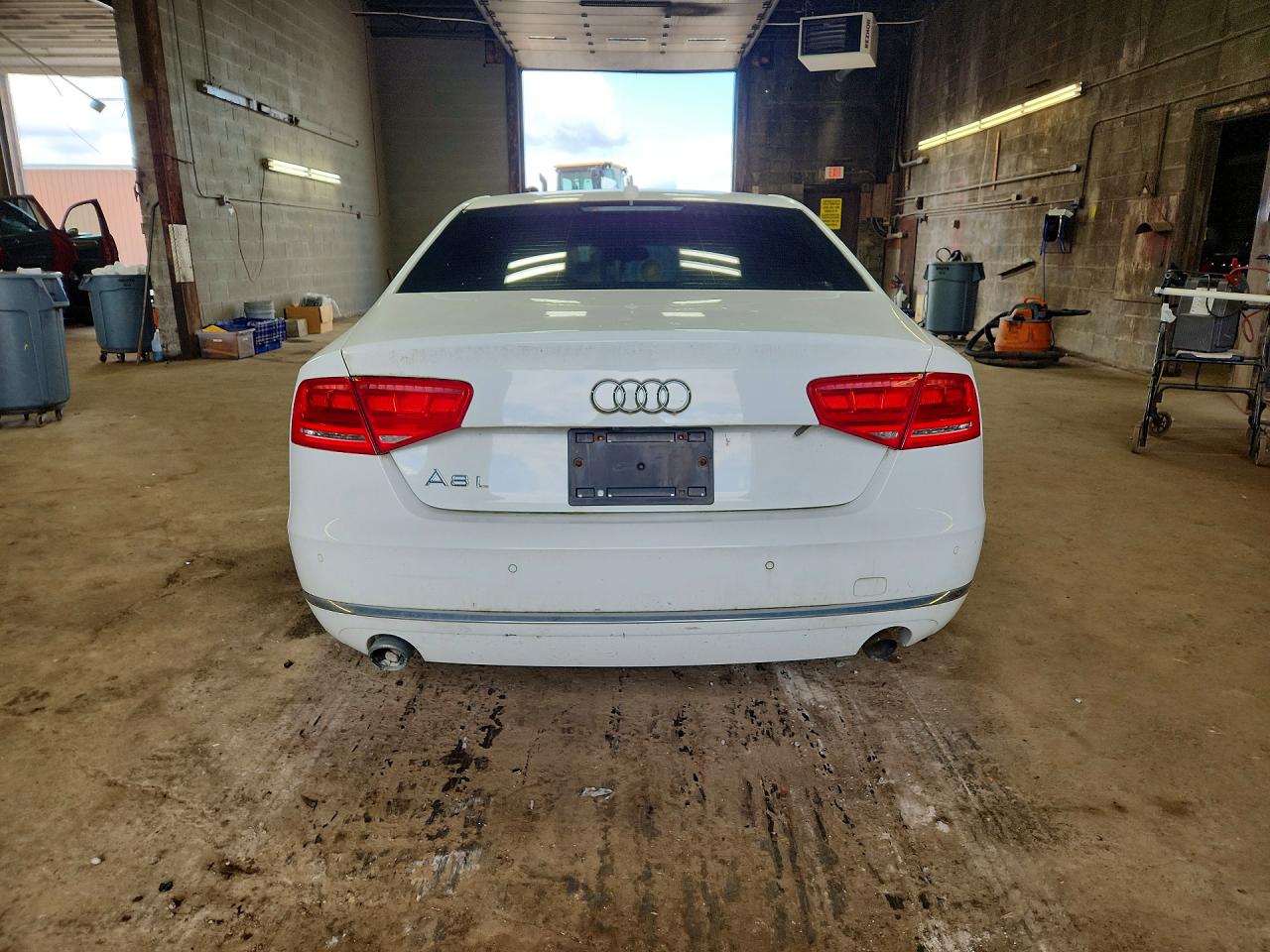 2013 Audi A8 L Quattro Белый vin: WAURGAFD2DN016452