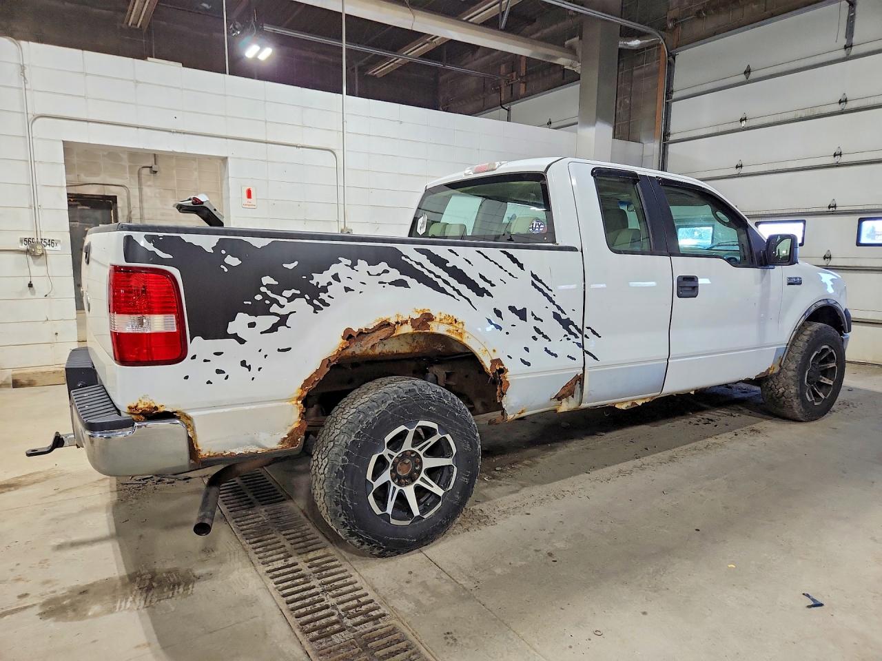 2005 Ford F150 White vin: 1FTRX14W15NB35585
