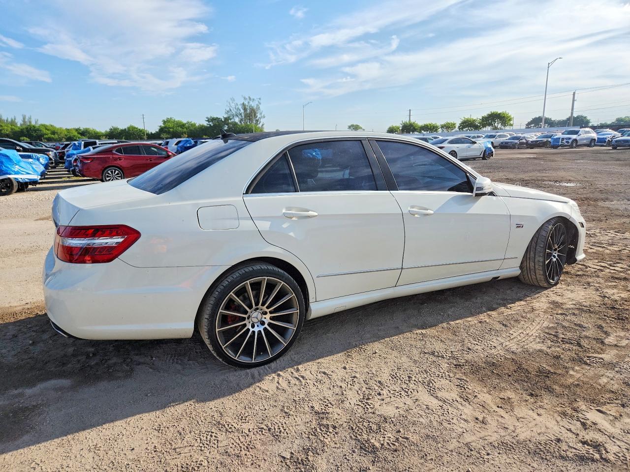 2012 Mercedes-benz E 350 Белый vin: WDDHF5KBXCA639679