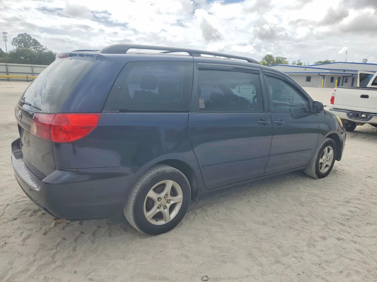 2007 Toyota Sienna Ce 7-passenger Blue vin: 5TDZK23C37S092585