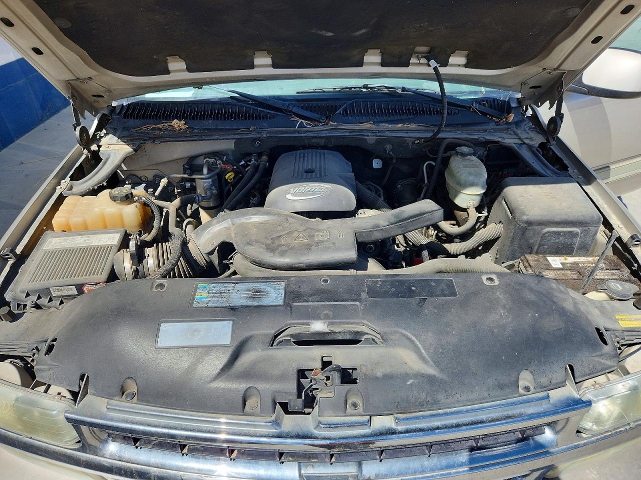 2004 Chevrolet Suburban K1500 Tan vin: 3GNFK16Z24G298804