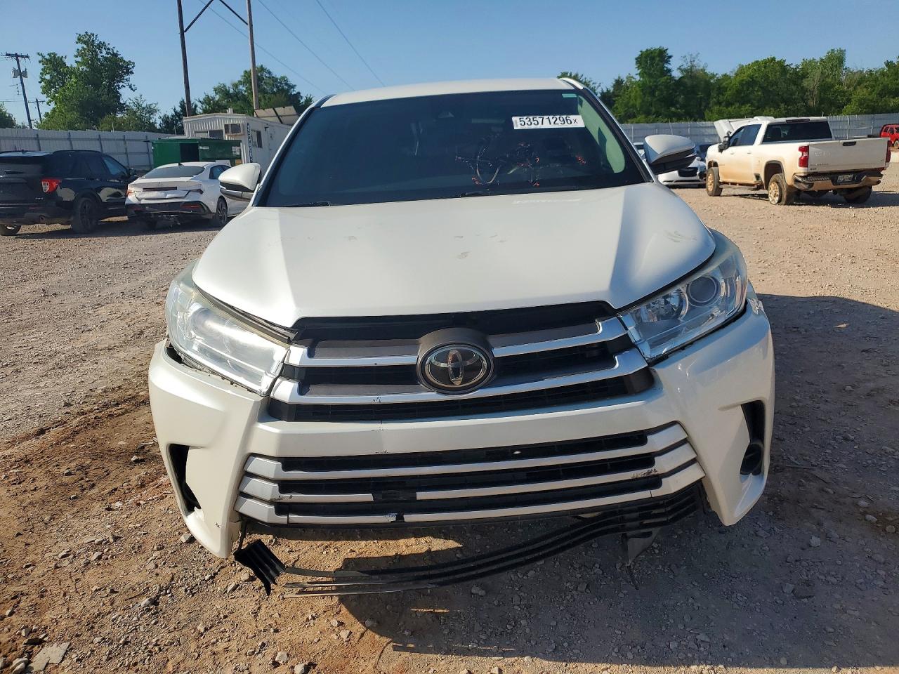 2019 Toyota Highlander Le White vin: 5TDZARFH9KS043130