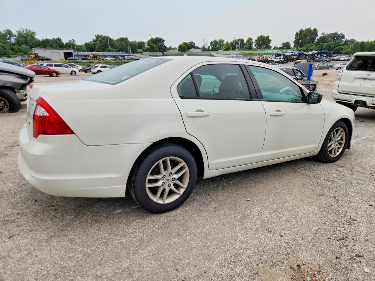 2010 Ford Fusion S White vin: 3FAHP0GA4AR411406