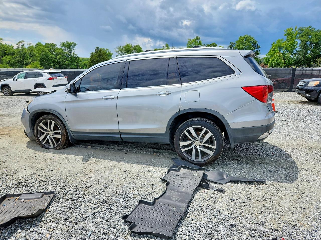 2016 Honda Pilot Touring Серебряный vin: 5FNYF5H97GB057521