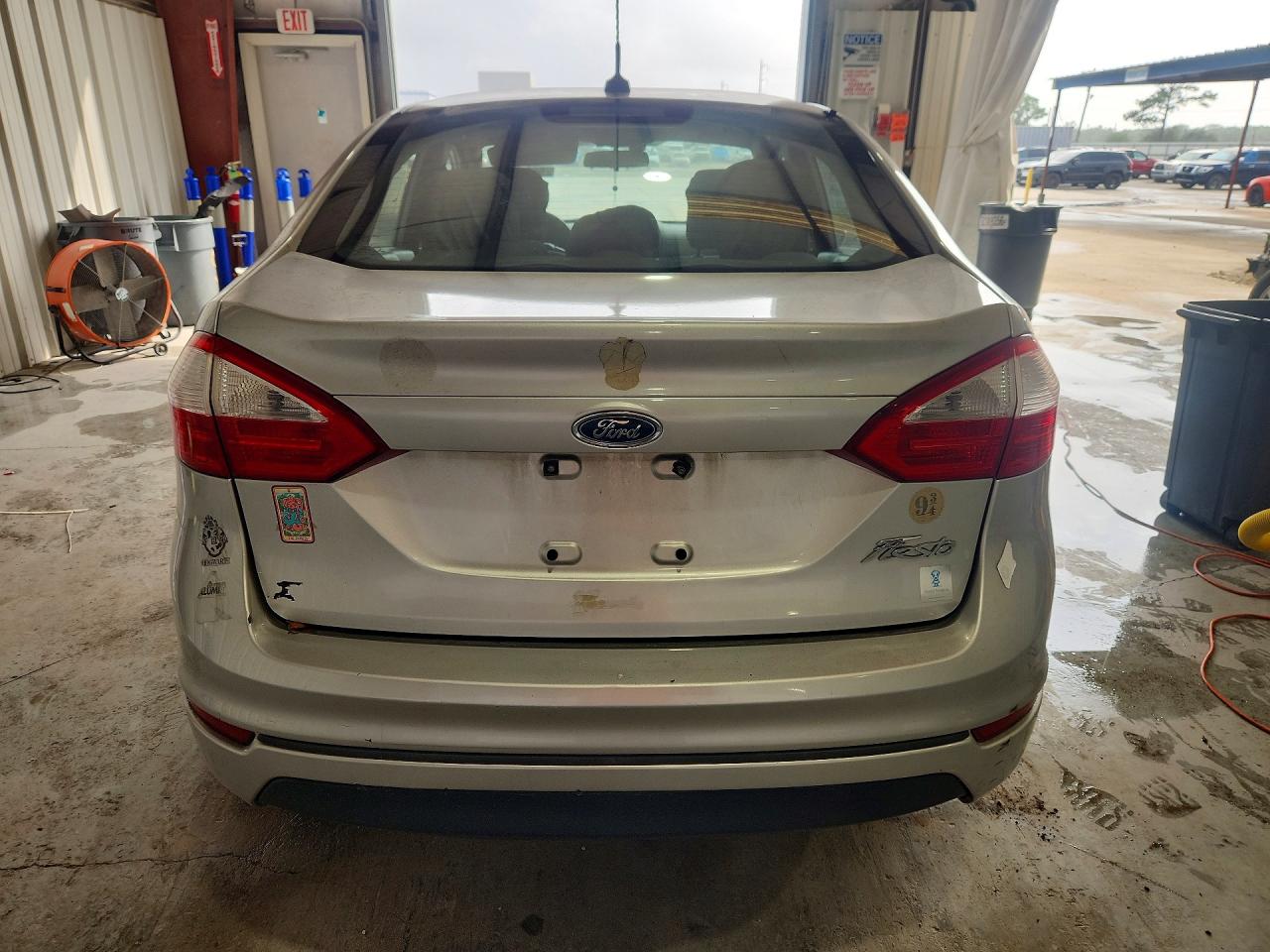 2015 Ford Fiesta S Silver vin: 3FADP4AJ0FM171760