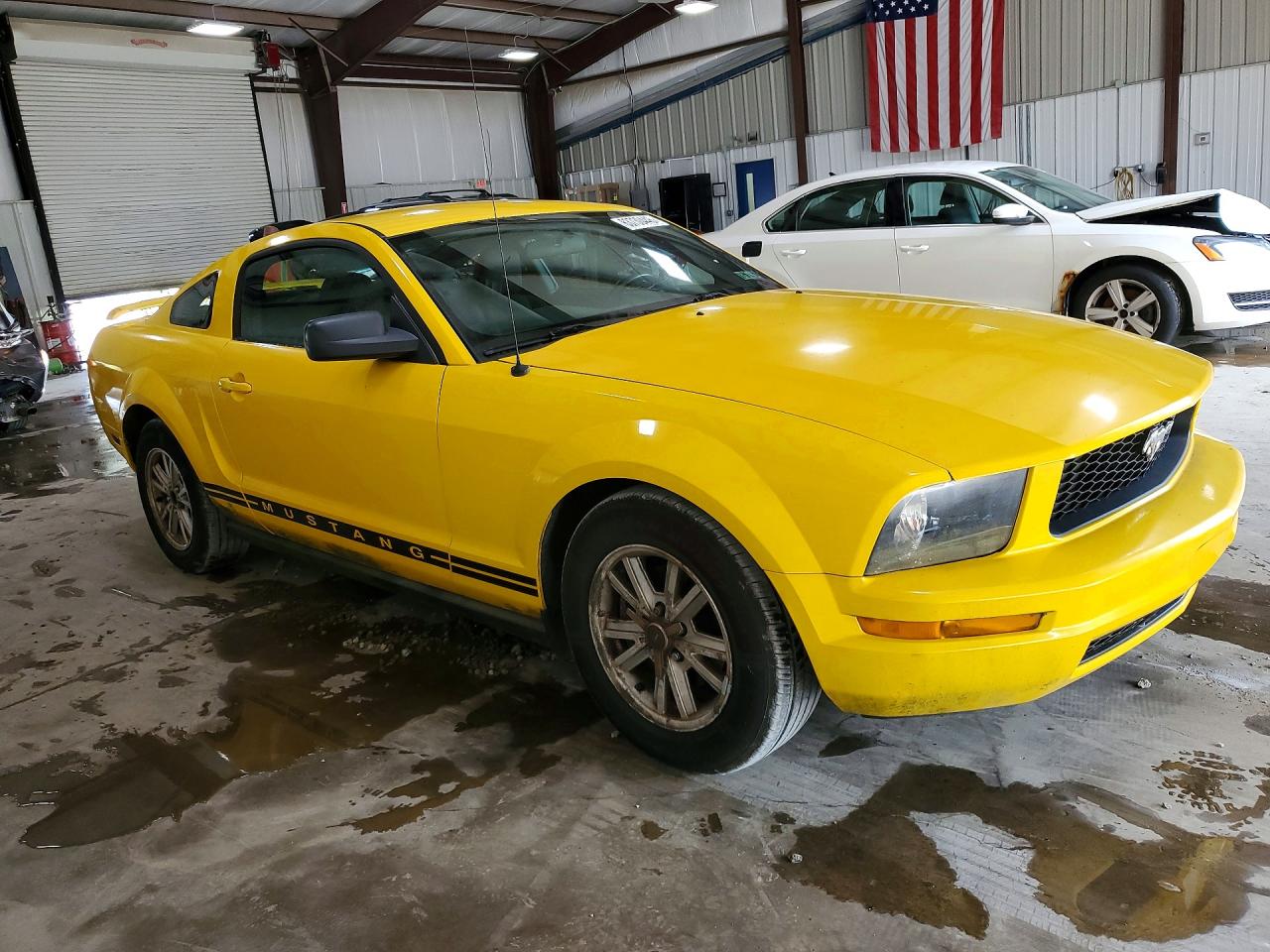 2006 Ford Mustang Желтый vin: 1ZVFT80N065115900