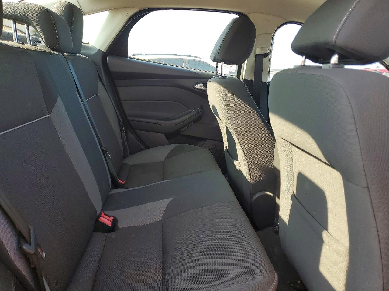 2014 Ford Focus Se Red vin: 1FADP3F21EL136382