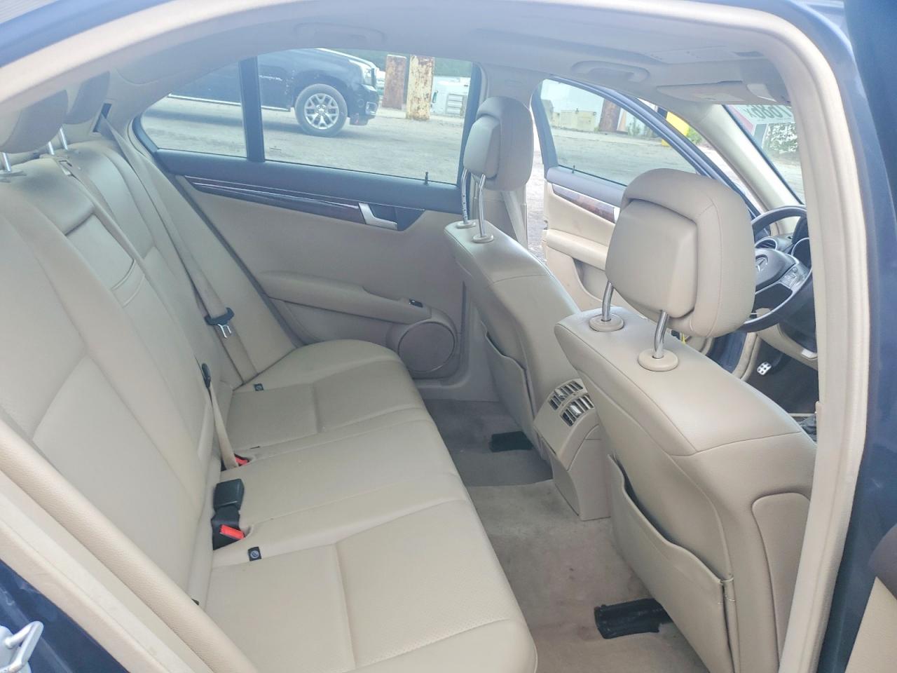 2013 Mercedes-benz C 250 Серый vin: WDDGF4HB9DR278543