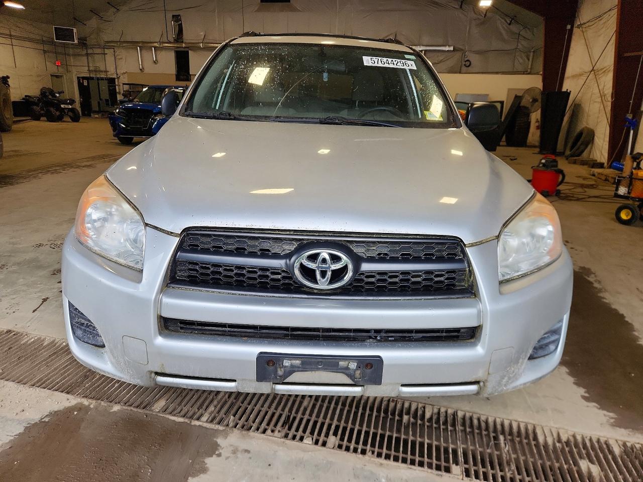 2011 Toyota Rav4 Base Silver vin: 2T3BF4DV3BW106199