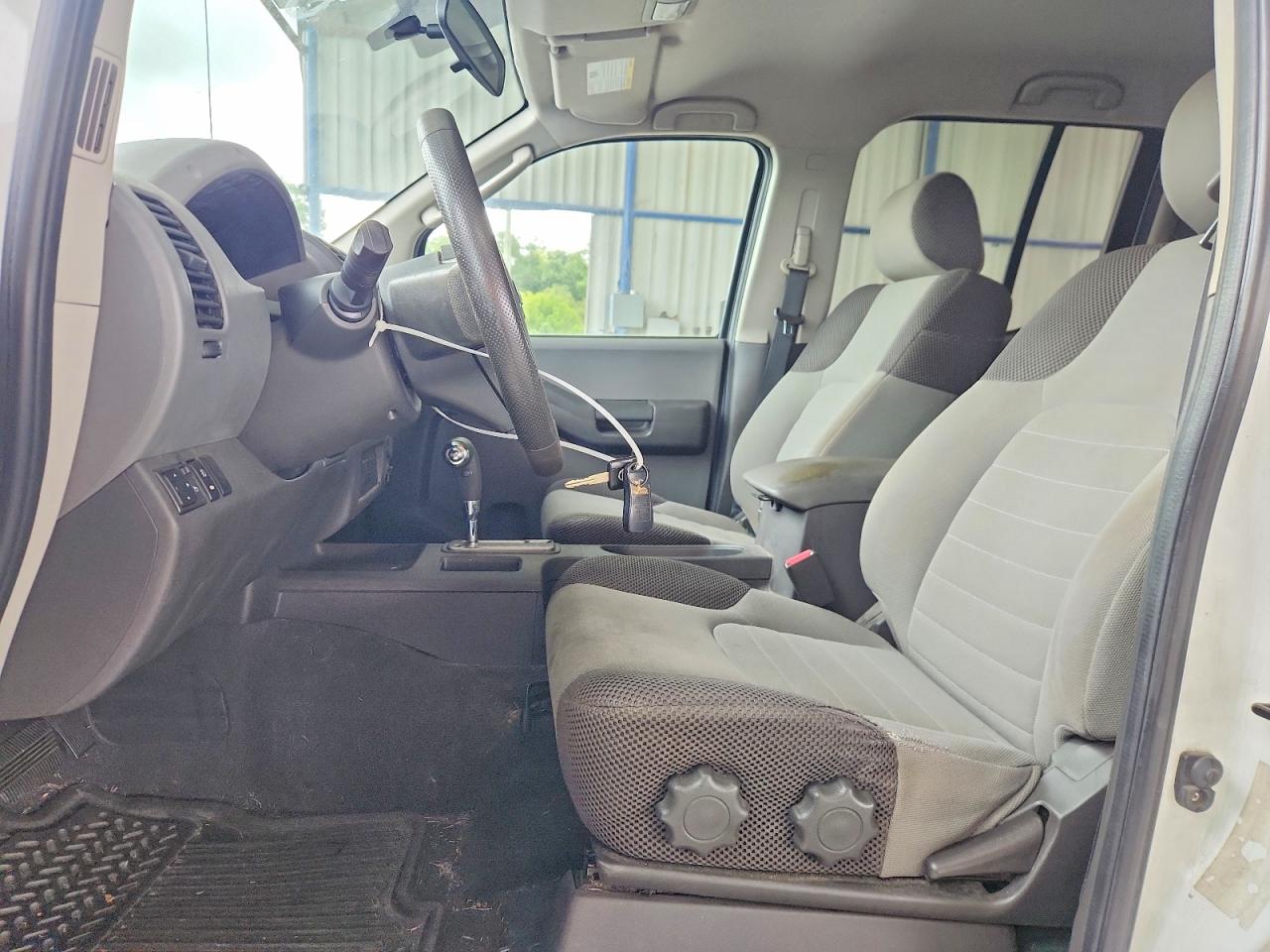 2008 Nissan Xterra X White vin: 5N1AN08U28C505153