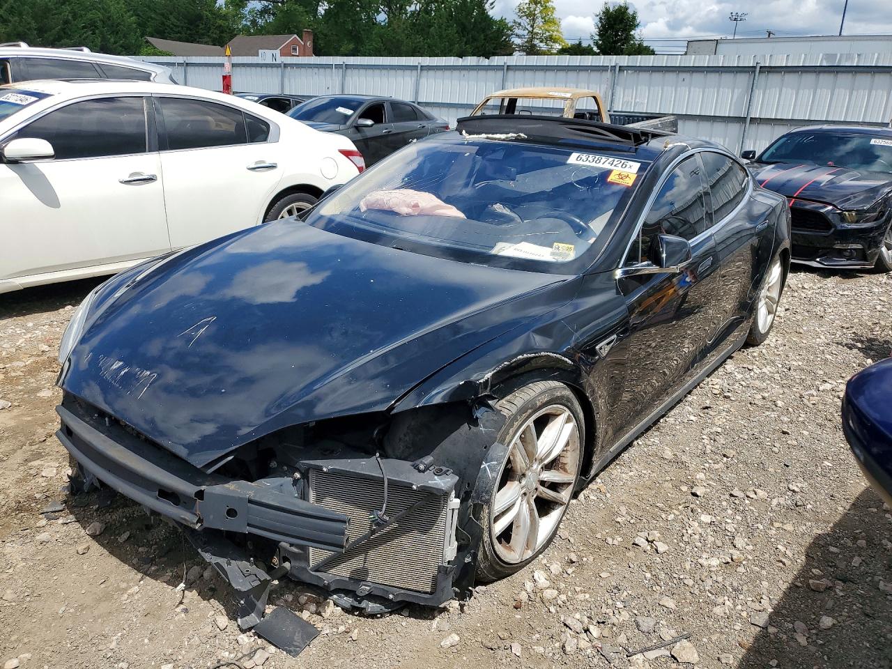 2015 Tesla Model S Черный vin: 5YJSA1E20FF106612